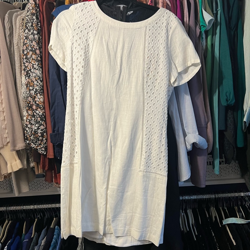 Short white dress. Size medium. NWT.